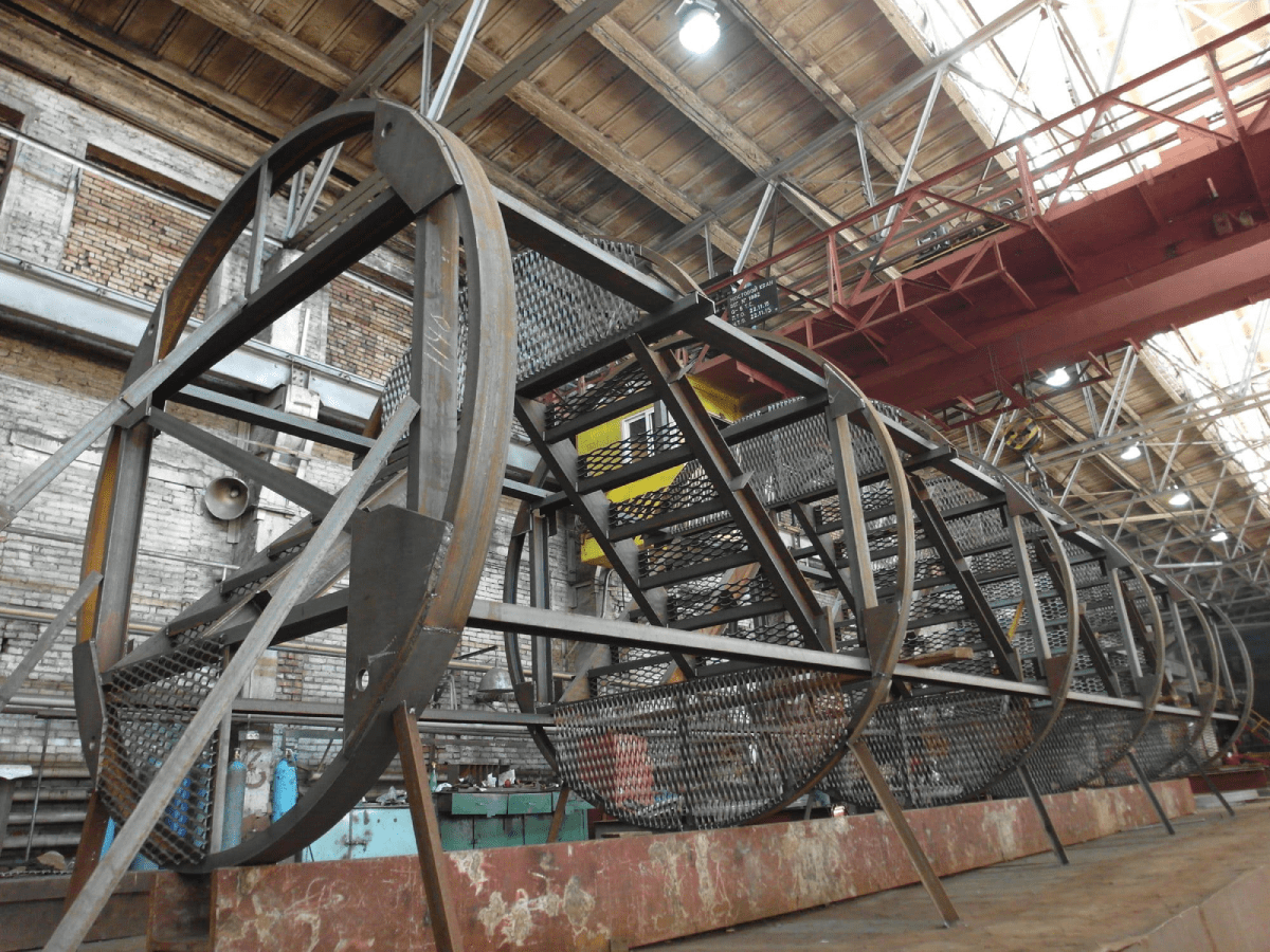 Метод рулонирования при изготовлении резервуаров